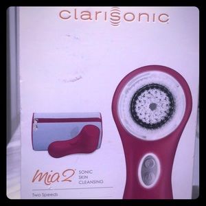 Clarisonic cleansing brush with travel bag